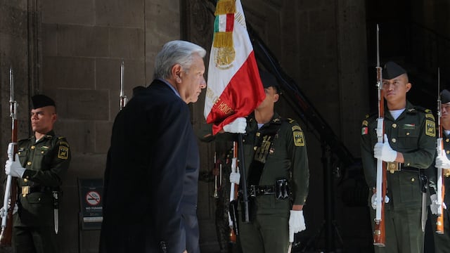 Andrés Manuel López Obrador, presidente de México, llega al evento del aniversario luctuoso de Benito Juárez.