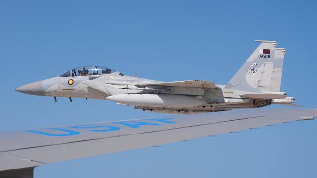 Avión presidencial Air Force One de Donald Trump es recibido con escolta en Qatar