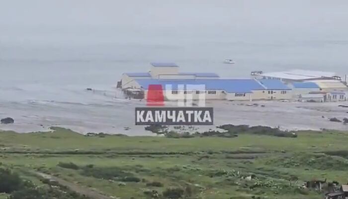 Video del tsunami en Rusia tras sismo de magnitud 8.7, olas arrasaron con una fábrica completa