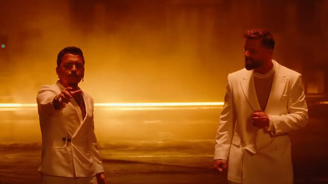 Christian Nodal y Ricky Martin en "Fuego de noche, nieve de día"