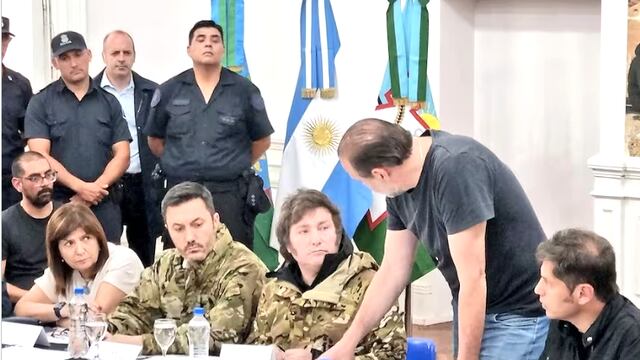 Javier Milei va a Bahía Blanca con uniforme militar