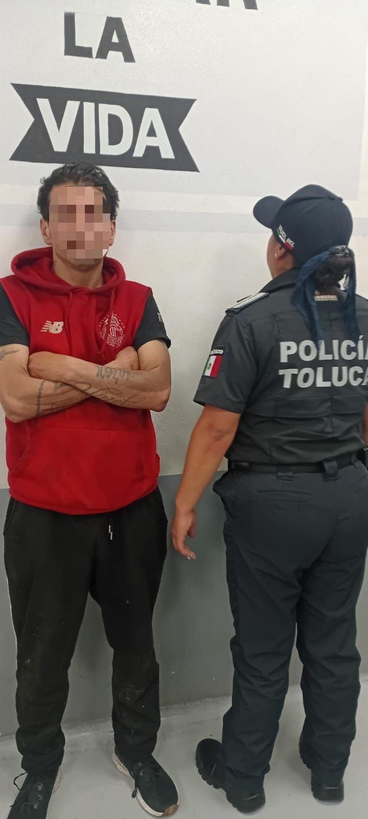 Elementos de Seguridad y Protección de Toluca realizan operativos para sancionar a personas que arrojan basura en la vía pública