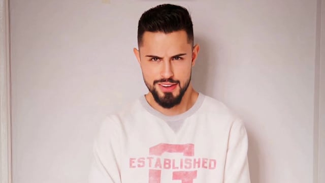 Juan Carlos Salcido, El Tigre salió en el video de Luna Bella en el Metro.