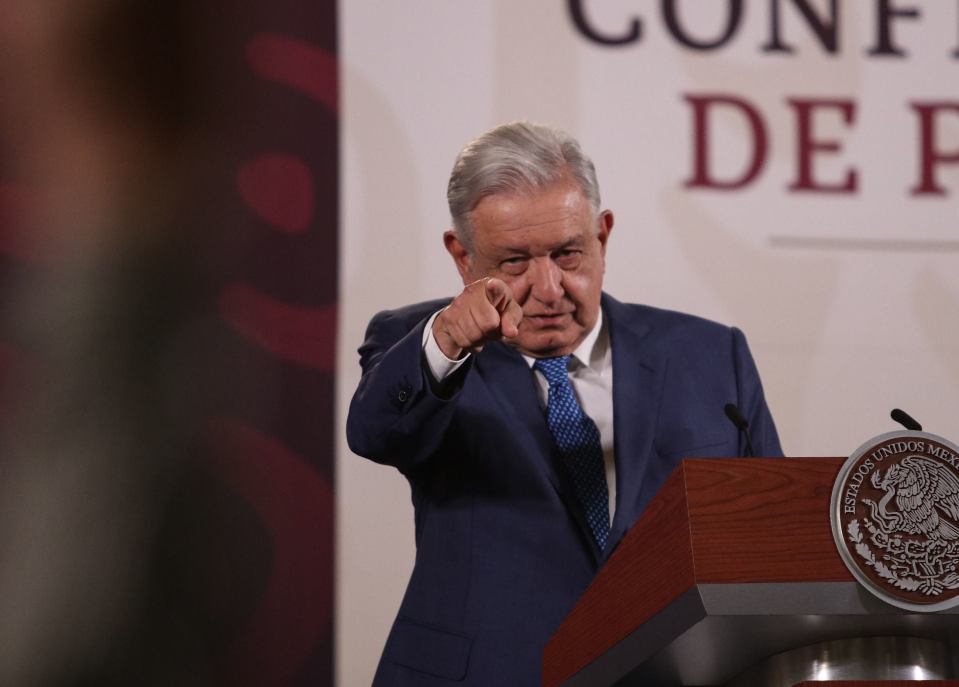 AMLO llama mercenario de la DEA a Tim Golden