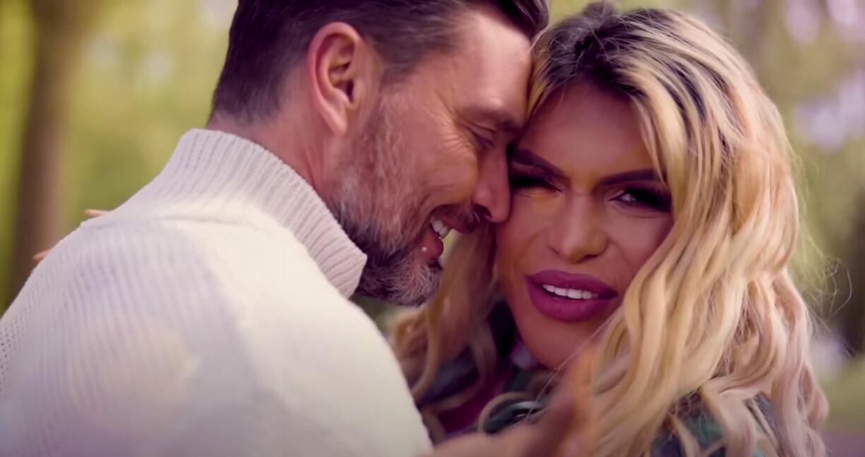 Amor Viejo en París, la nueva canción de Wendy Guevara y Julián Gil