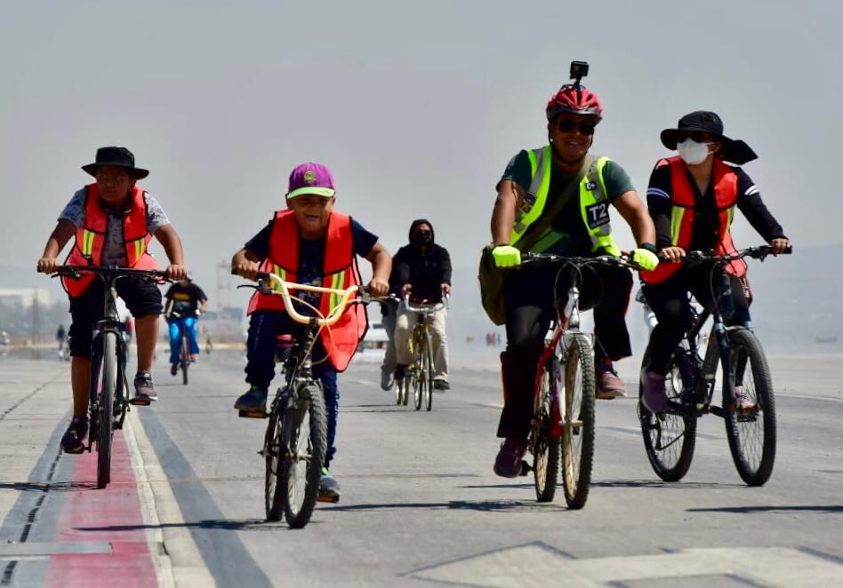 Ciclistas disfrutando del paseo dominical en Santa Lucía