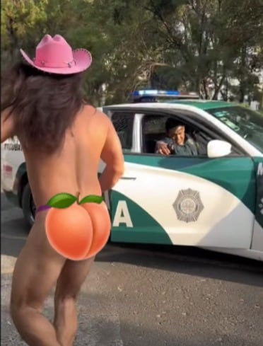 Rey Grupero en tanga