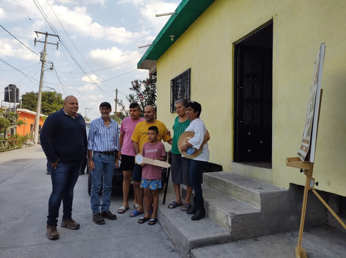 David Cervantes Peredo, segundo de izquierda a derecha