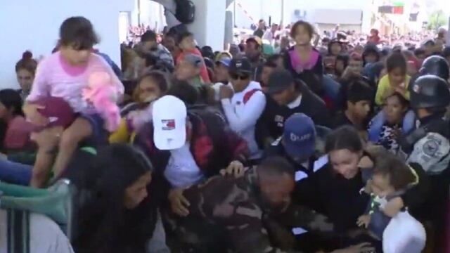 Más de mil migrantes rompen barrera de la Guardia Nacional