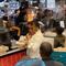 Hombre pide matrimonio en la fila de McDonalds y lo rechazan (VIDEO)