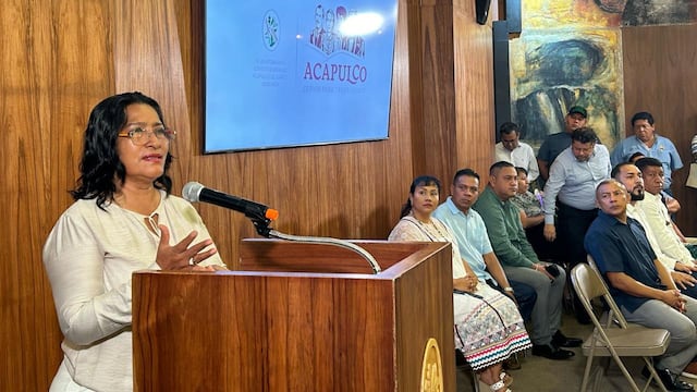 Abelina López adelanta aguinaldo a trabajadores de Acapulco