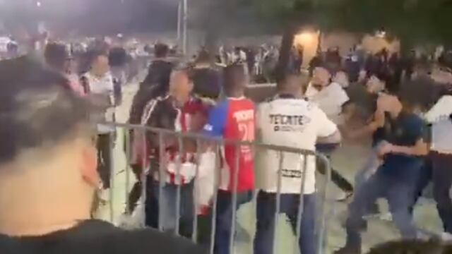 Fans de Rayados y Chivas (Foto: Captura de video)