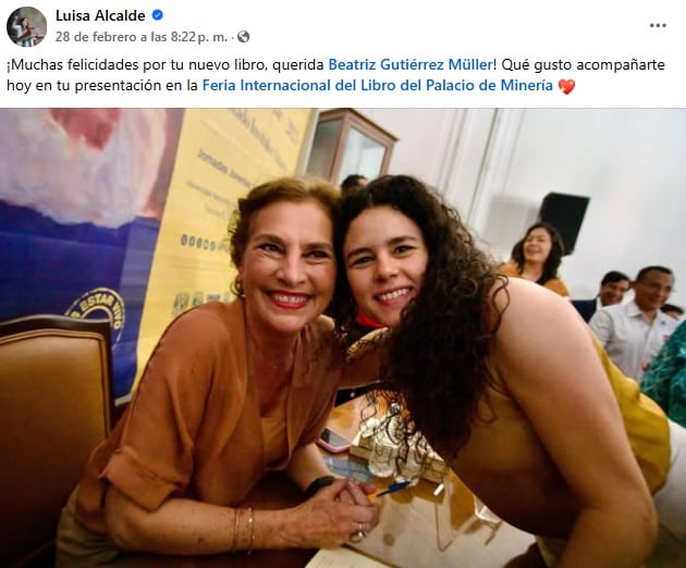 Beatriz Gutiérrez Müller presenta el libro: Poesía reunida de Rogelio Fernández Güell, acompañada de Luisa María Alcalde
