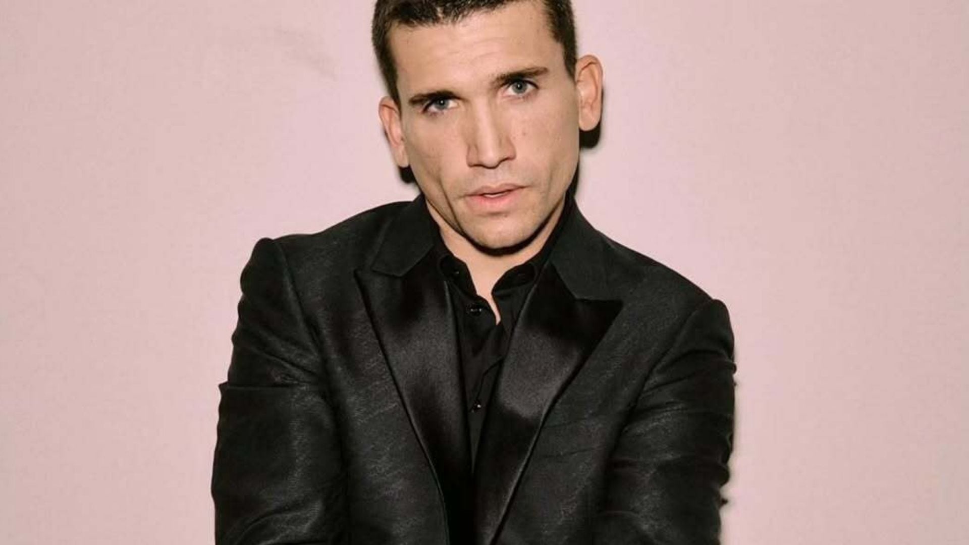 ¿Quién es Jaime Lorente? El actor español que compartirá serie con Belinda como Maximiliano de Habsburgo