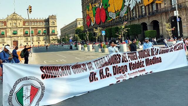 Trabajadores del poder judicial de la CDMX protestan frente a las oficinas de gobierno de la Ciudad de México