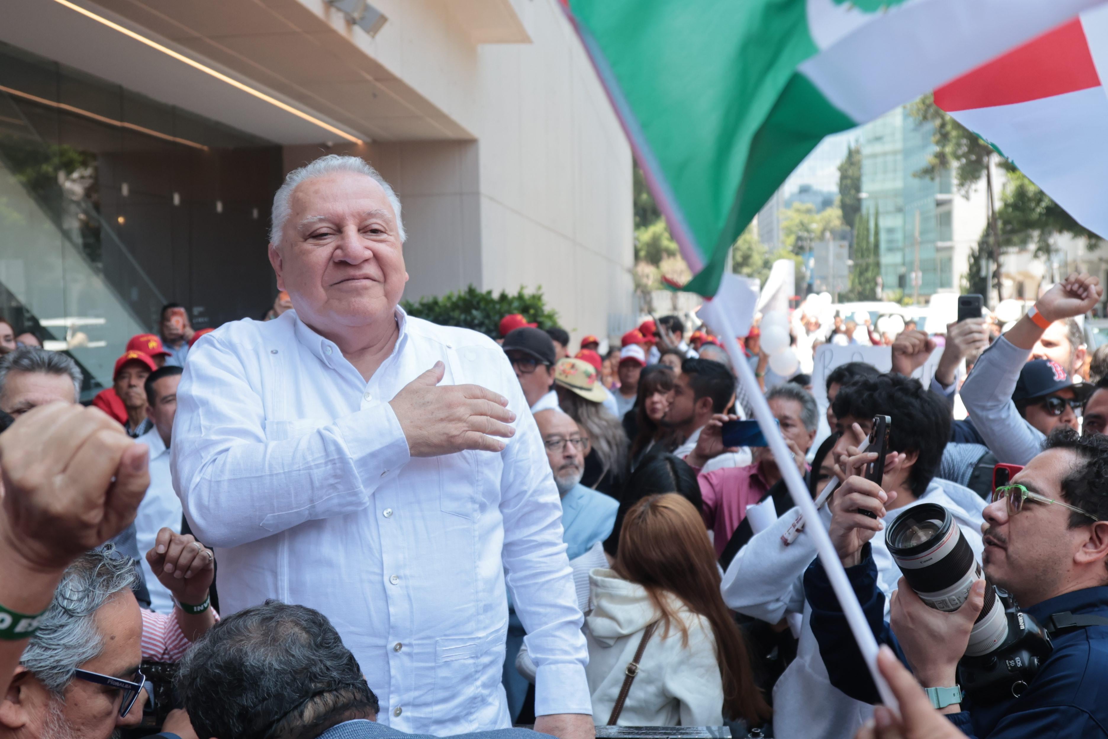 Rafael Marín Mollinedo formalizó su registro como aspirante a la Coordinación Estatal de la Defensa de la Transformación y la Soberanía en Quintana Roo.