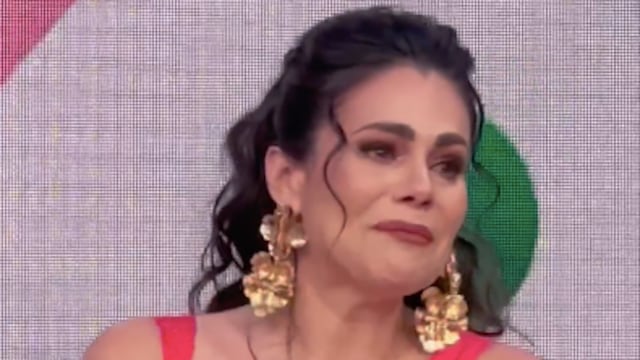 Luz Elena González llora por hospitalización de su hijo