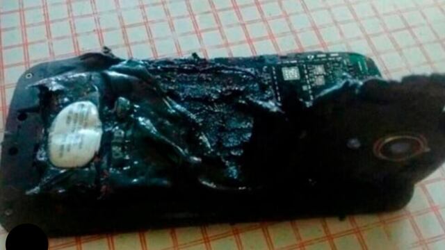 El celular explotó mientras se cargaba
