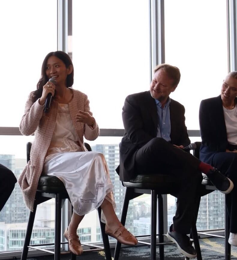 Chloé Zhao, directora, guionista y productora de cine nacida en Pekín.