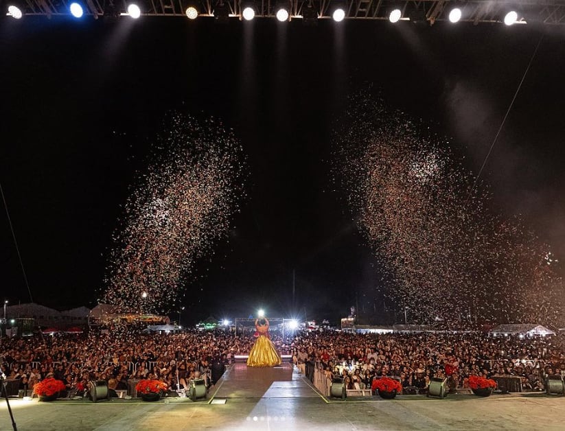 Ángela Aguilar calla a quienes dicen que no llena conciertos con impactantes fotografías