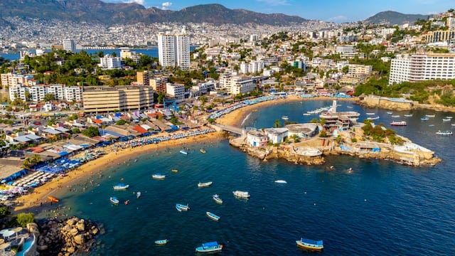 Miles de turistas ya llegaron a Acapulco para disfrutar del puente