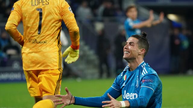 Cristiano se lamenta en el duelo ante Lyon