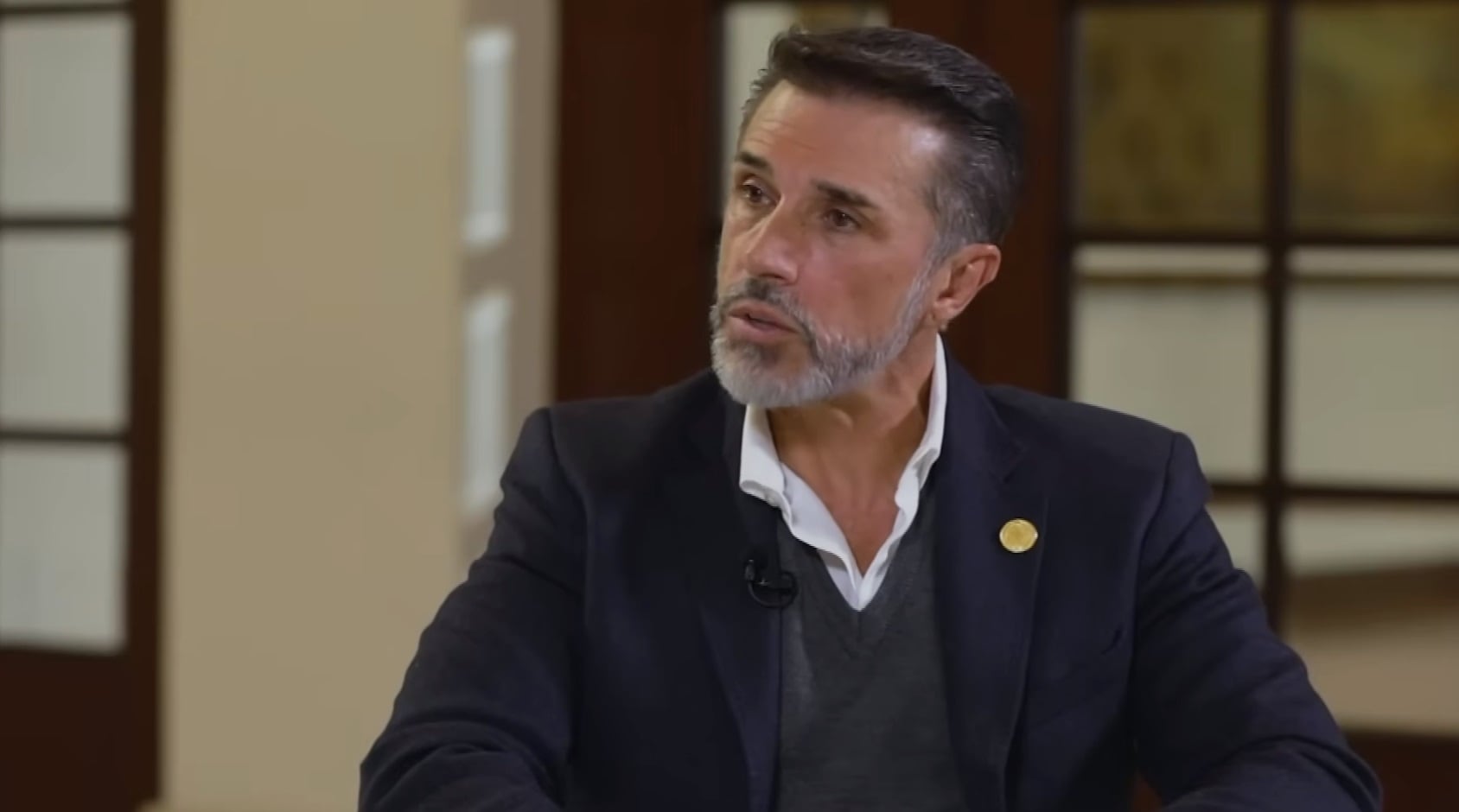 Sergio Mayer lamenta que lo desacreditan como diputado de Morena