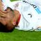 Tecatito Corona sufre brutal entrada en partido de pretemporada con el Sevilla FC