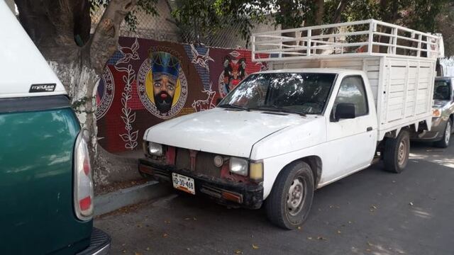 Camioneta. Cuerpos en su interior.