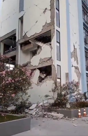 Reportan terremoto de magnitud 7.7 en Indonesia y activa alerta de tsunami