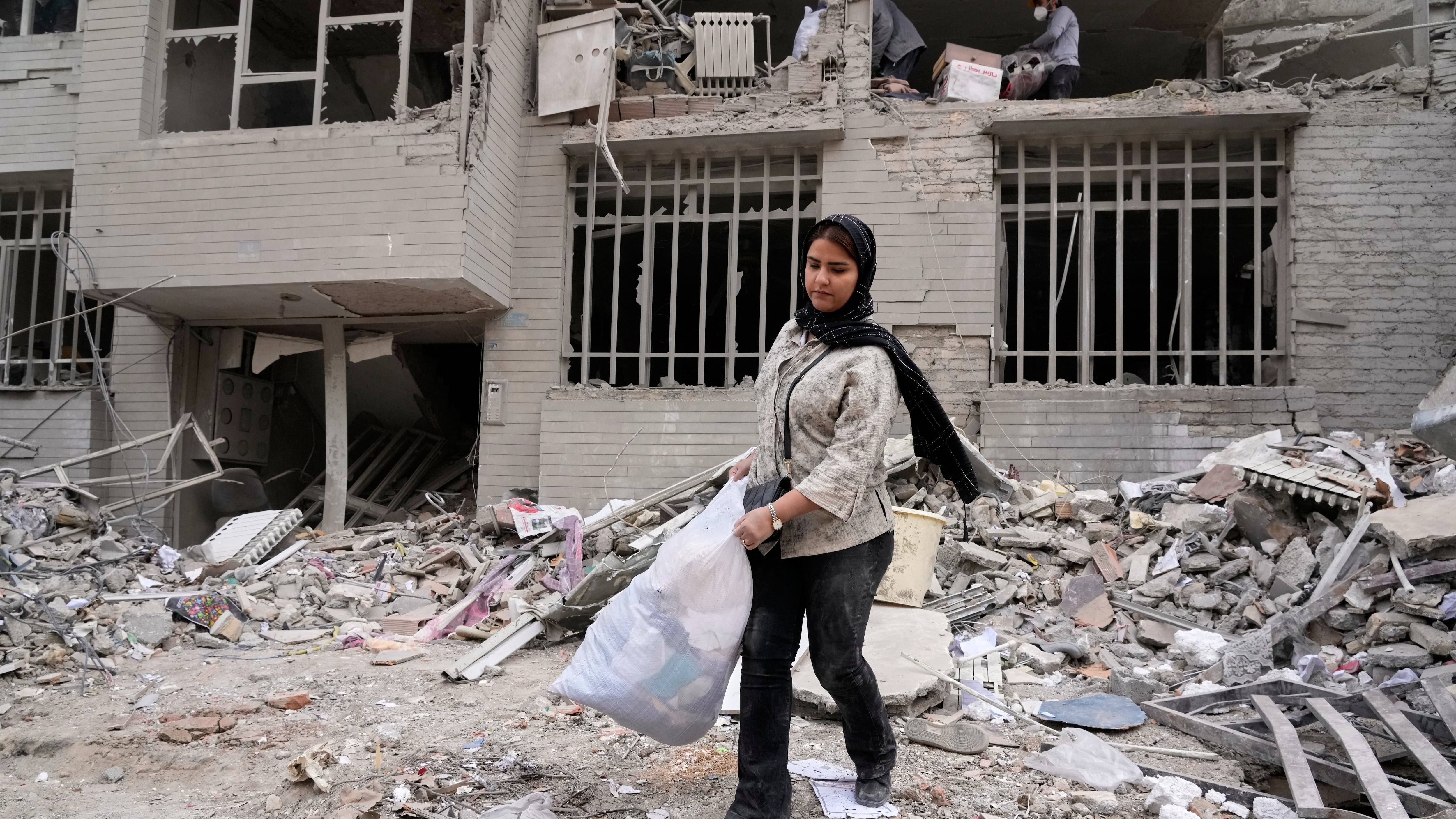 Irán confirma ataques con misiles y drones contra bases de Estados Unidos e Israel