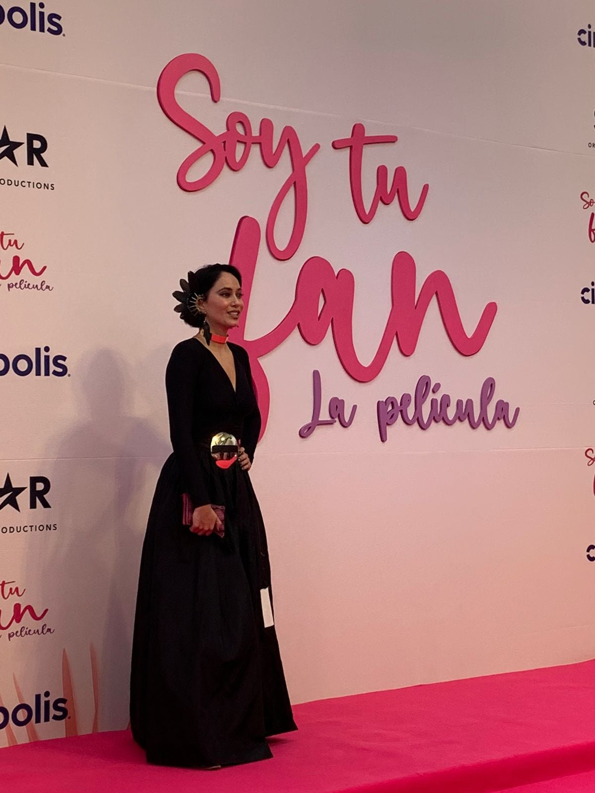Maya Zapata, alfombra rosa de Soy tu fan la película