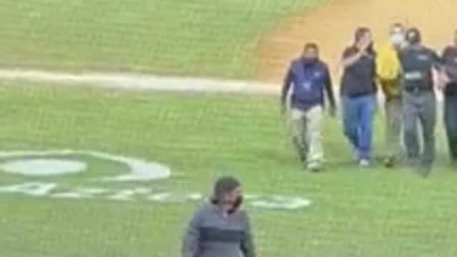 Ábitro es detenido en pleno partido (Foto: Captura de video)