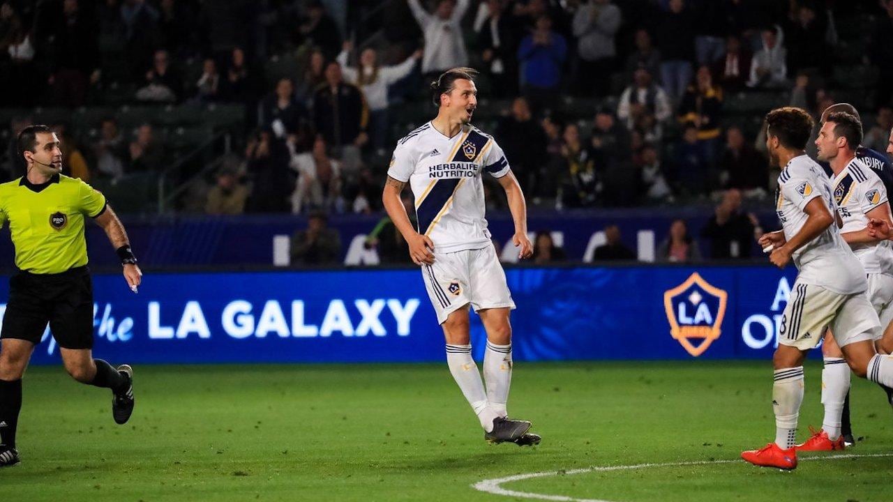 Zlatan en un partido con el Galaxy