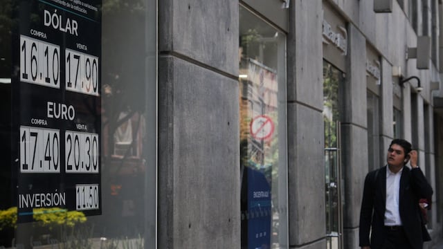 El peso cerró en más de 17 pesos