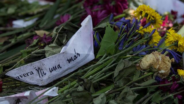 Ofrenda por asesinado de Lesvy en Ciudad Universitaria. Reclamos.