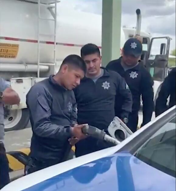 Fue necesario llevar el combustible hasta las instalaciones militares.