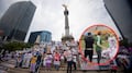 Confrontación entre aficionados y madres de desaparecidos en Paseo de la Reforma