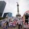 Confrontación entre aficionados y madres de desaparecidos en Paseo de la Reforma