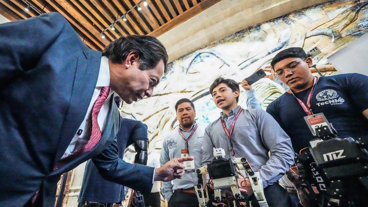 SEP digitaliza trámites de profesiones y reduce tiempos a 15 días