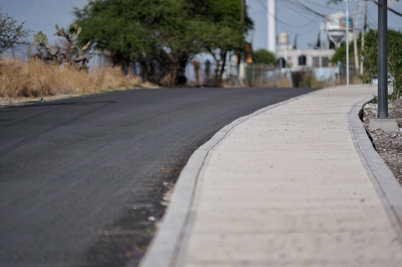 Pavimentación de calle Concord en Querétaro mejora movilidad urbana