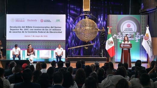 Lotería Nacional presenta billete especial por los 50 millones de usuarios de la CFE
