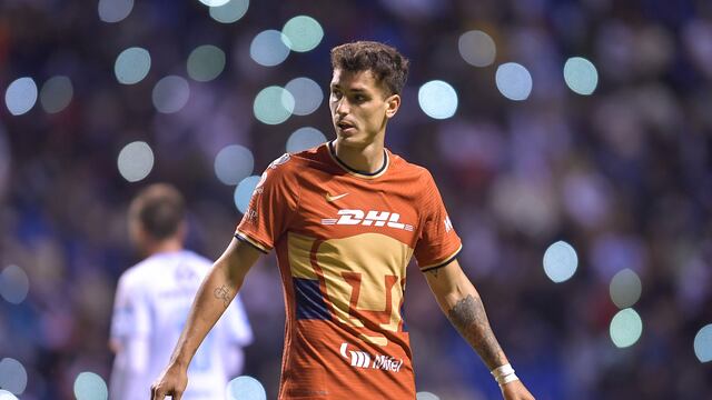 Dinenno con camiseta alternativa del Club Pumas