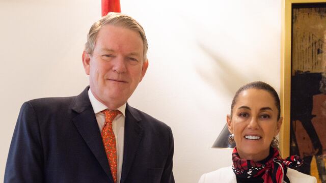 Claudia Sheinbaum y Graeme C. Clark, embajador de Canadá en México
