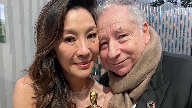 Jean Todt y Michelle Yeoh en los Premios Oscar 2023
