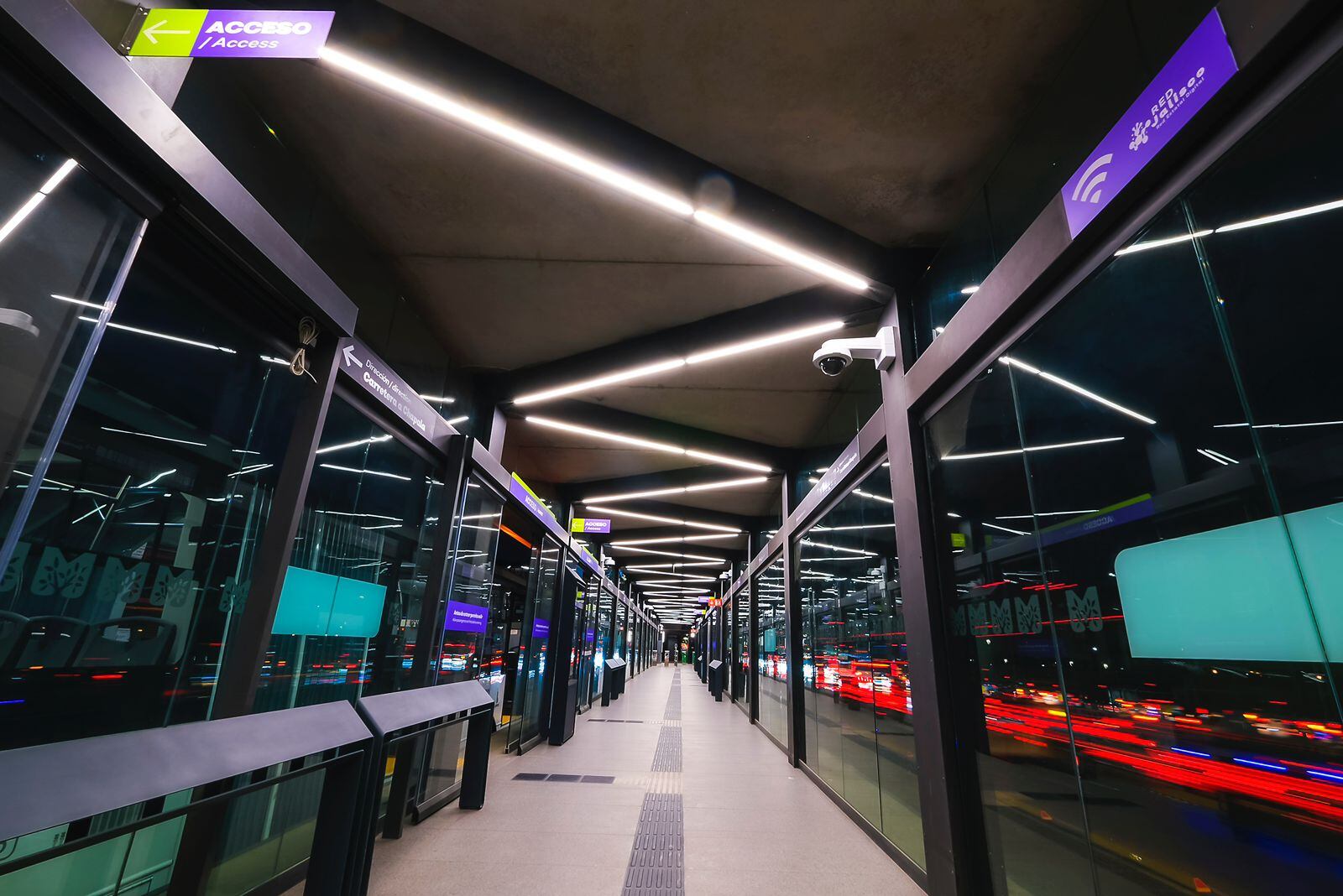 Enrique Alfaro en inauguración de "Mi Macro Periférico"