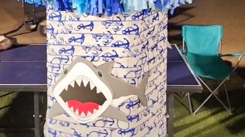 Piñata giratoria causa sensación en redes sociales (VIDEO)