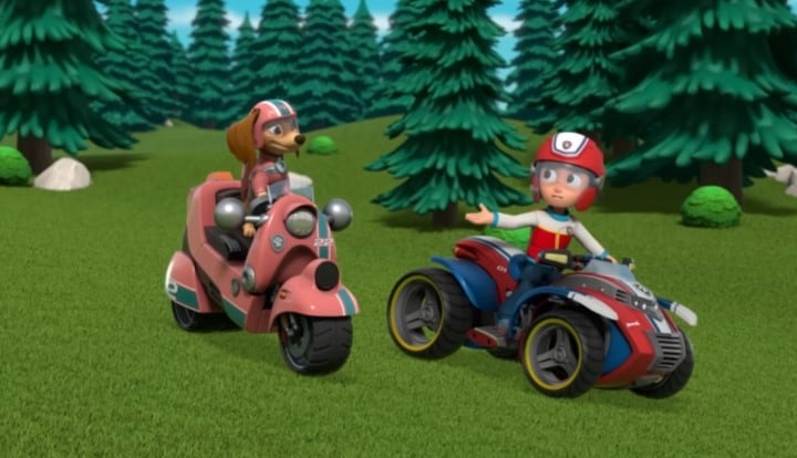 1 hora de rescates de chicas con Sweetie y Everest de Paw Patrol