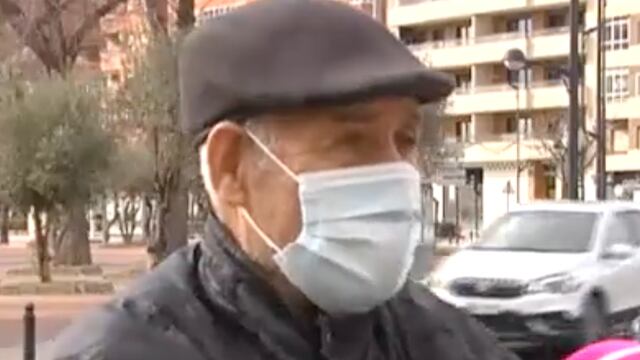 Hombre viudo busca bufanda