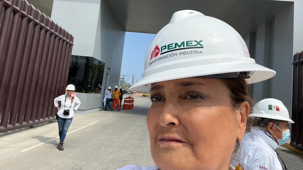 Patricia Armendáriz visita la refinería Dos Bocas